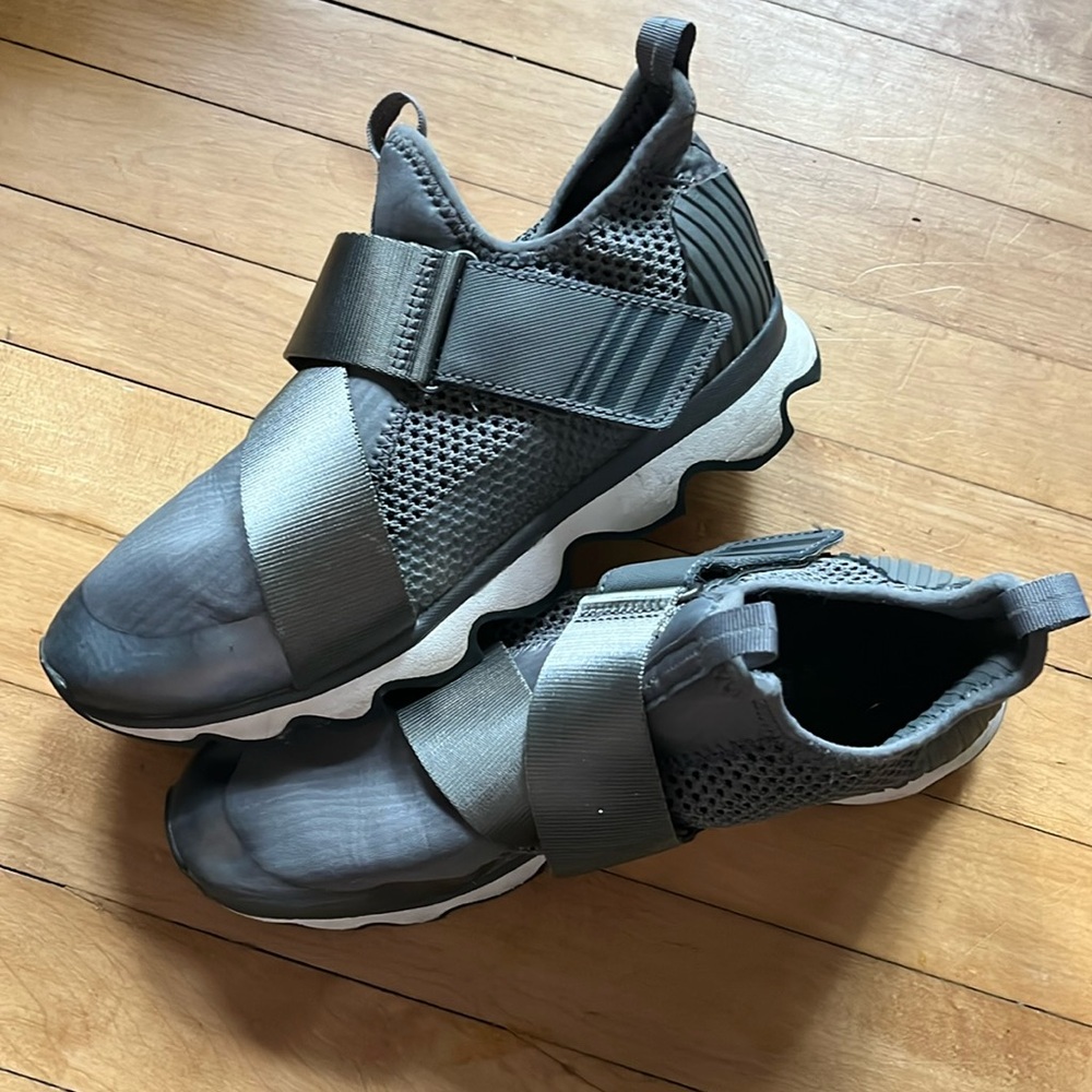 Sorel Kinetic Sneaker - Silver sz 8.5
